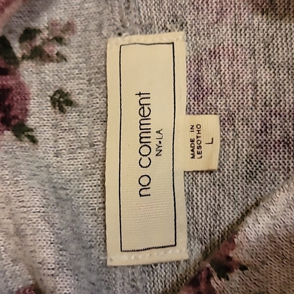 No Comment NY LA Floral Cold Shoulder Sweater - Large - Picture 7 of 9